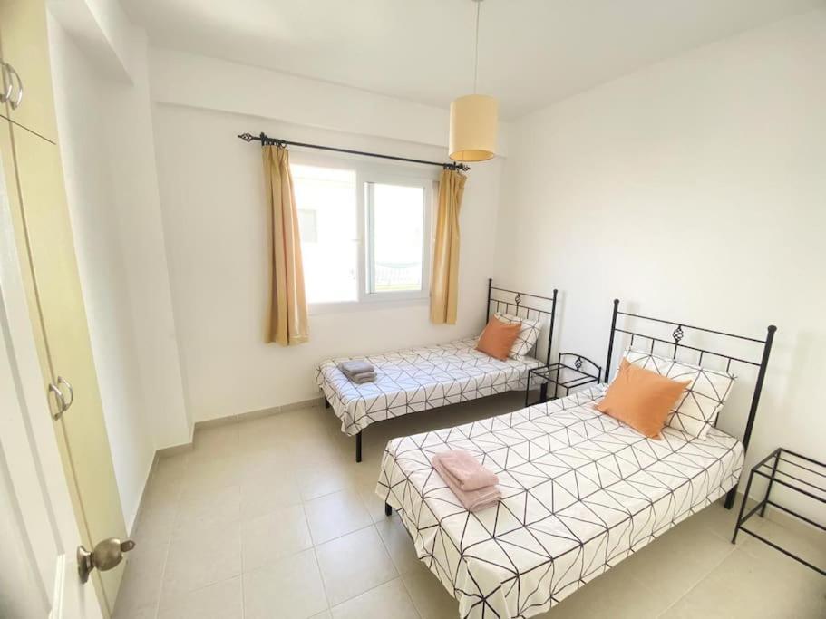 Gems'S Apartment - Luxury 3 Bedroom Penthouse With Pool Karavas  Dış mekan fotoğraf