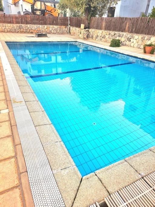 Gems'S Apartment - Luxury 3 Bedroom Penthouse With Pool Karavas  Dış mekan fotoğraf